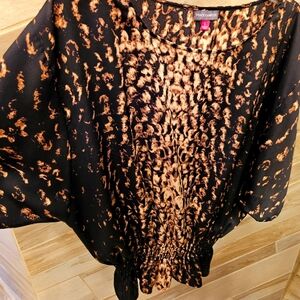 Vince Camuto animal print top L